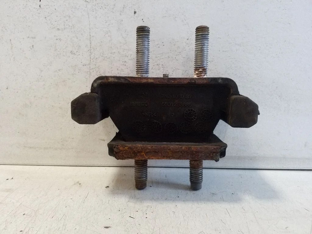 Engine mount bracket 5801283685