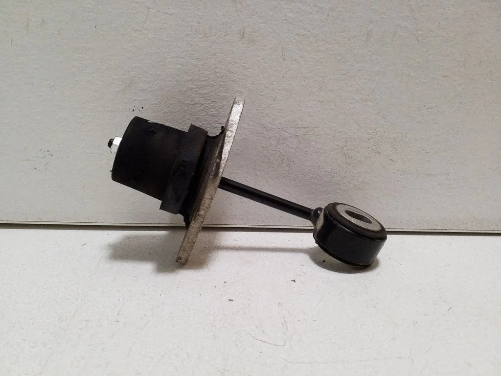 Engine mount bracket 4M0199870AM