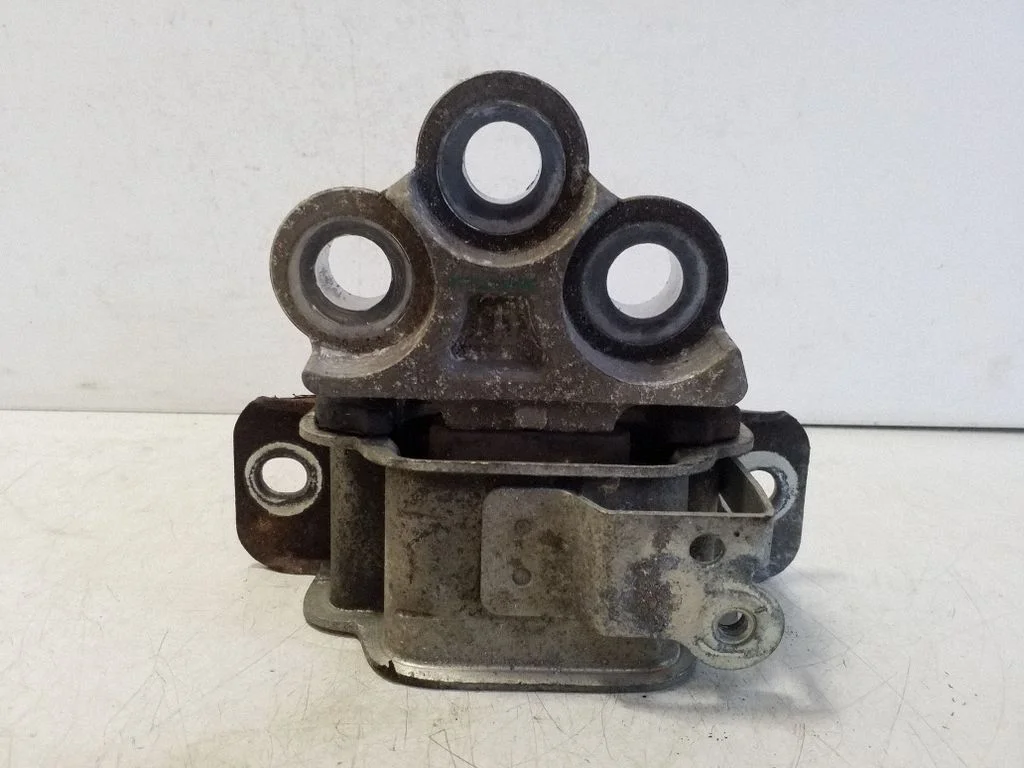 Engine mount bracket 51983877