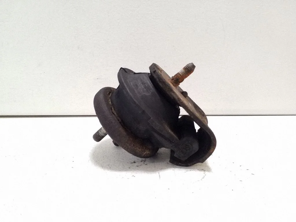 Engine mount bracket RJ6522