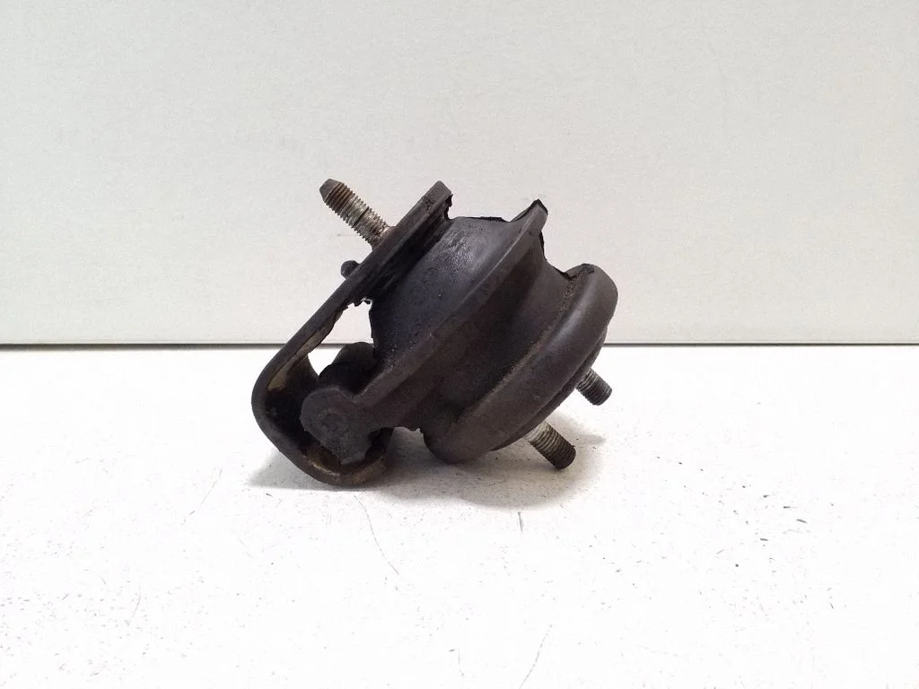 Engine mount bracket RJ6522
