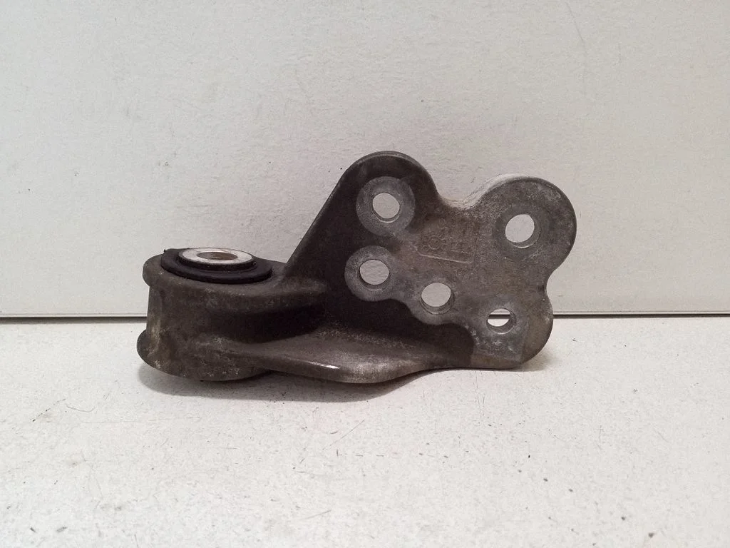 Engine mount bracket