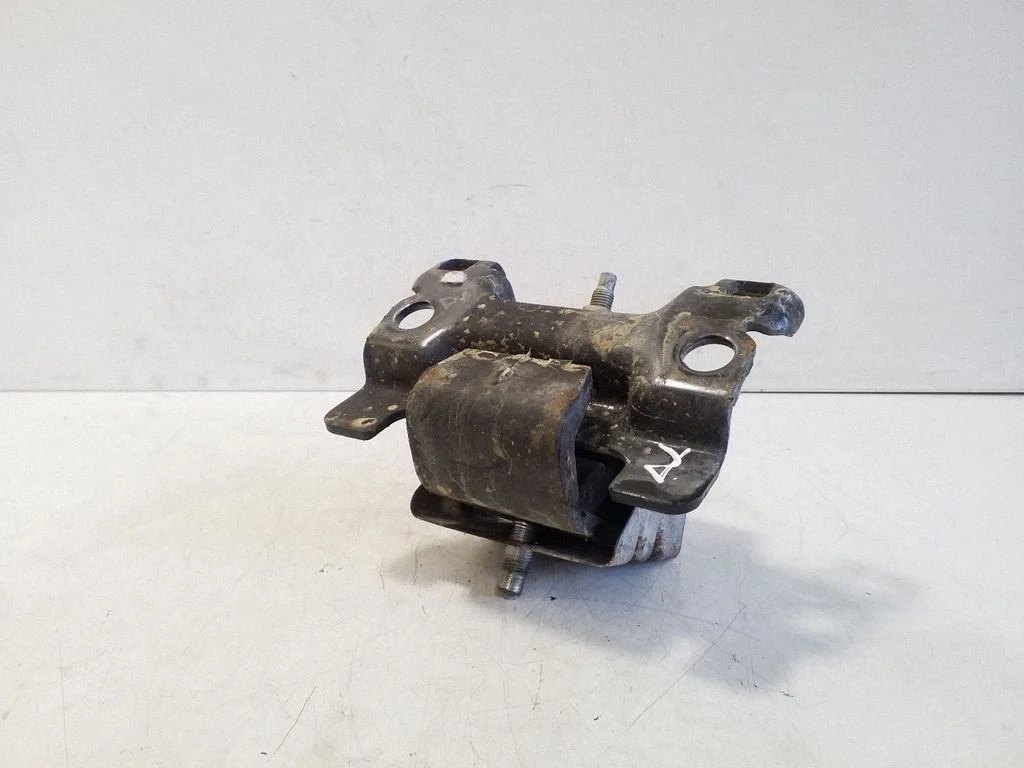 Engine mount bracket