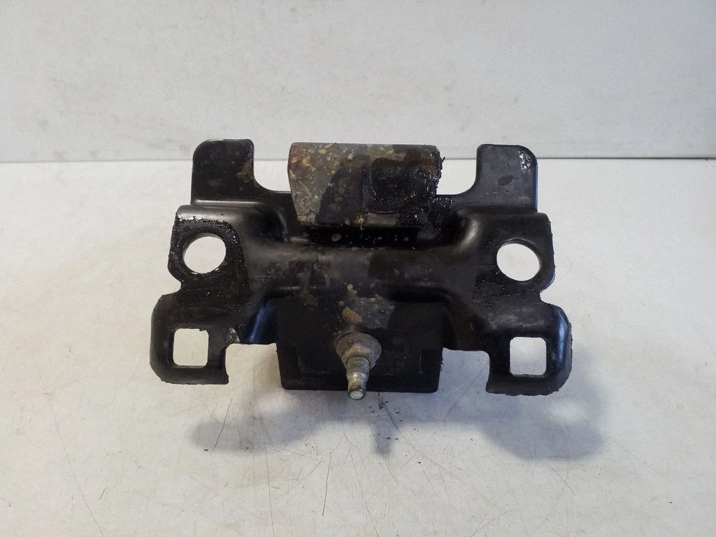 Engine mount bracket