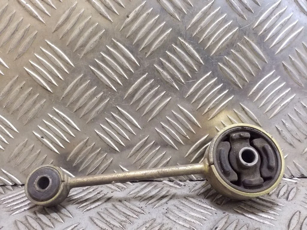 Engine mount bracket