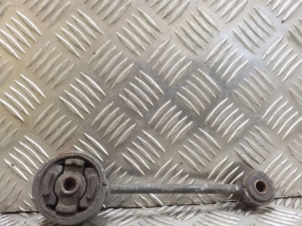 Engine mount bracket GA410