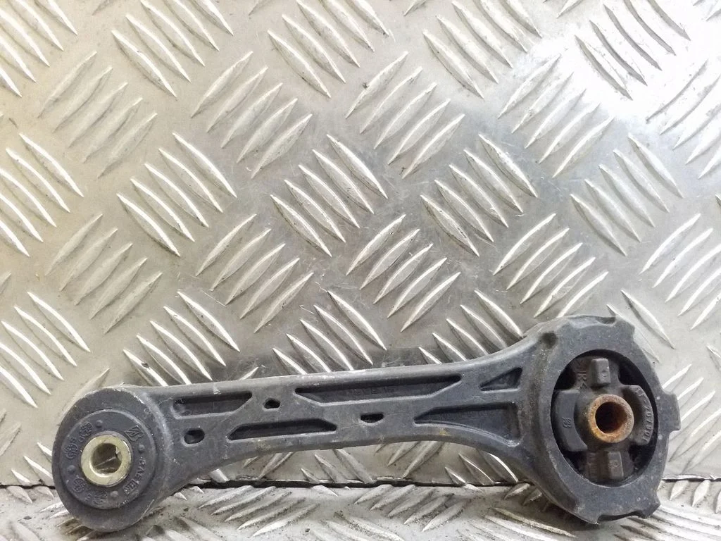 Engine mount bracket – Subaru Legacy (1990-1998)