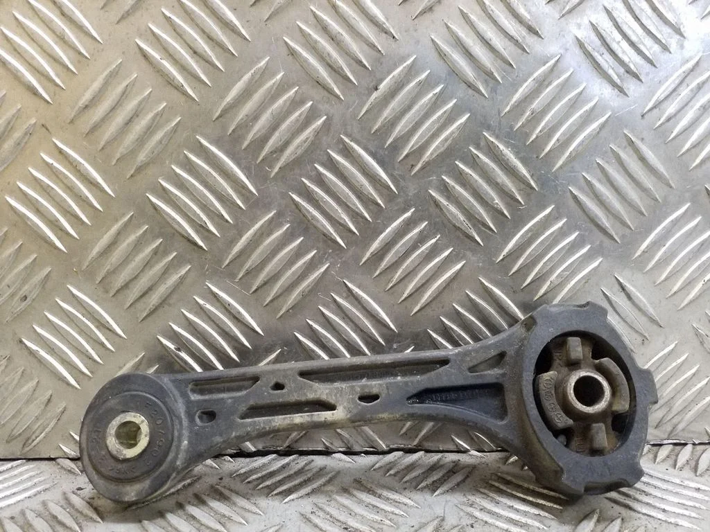 Engine mount bracket – Subaru Legacy (1990-1998)