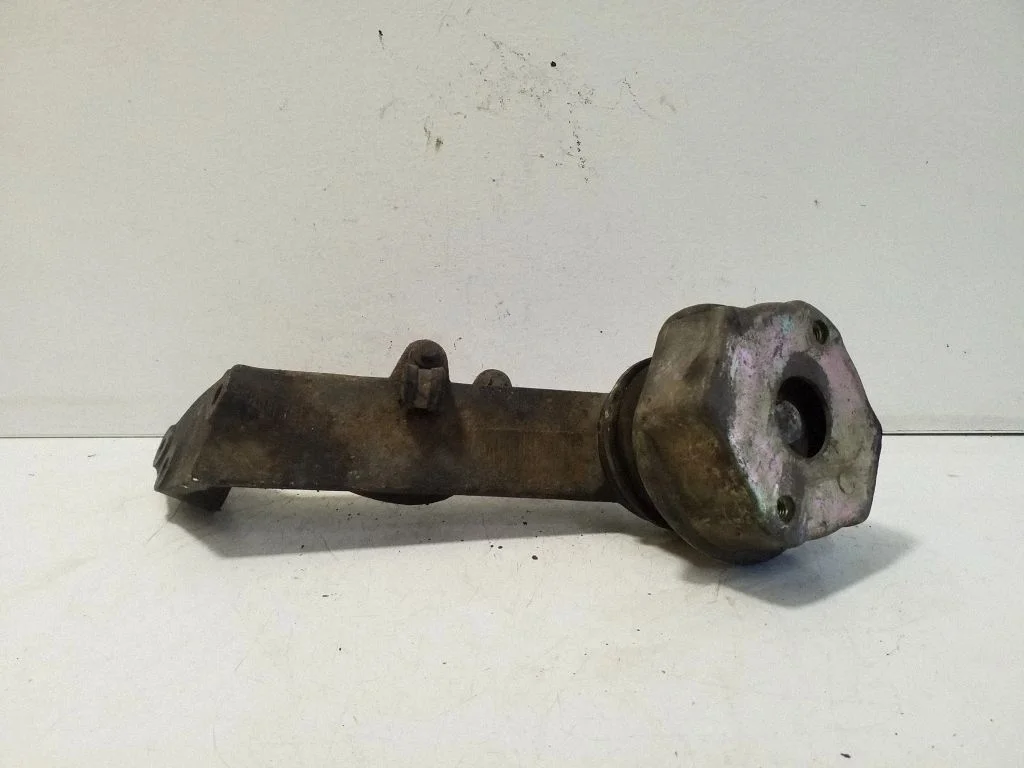 Engine mount bracket – Volkswagen Transporter - Caravelle T4 (1991-2003)
