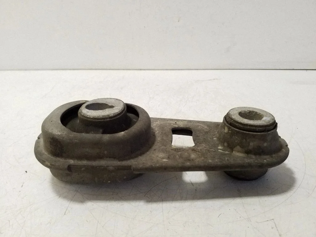 Engine mount bracket – Nissan X-Trail T32 (2014-2021)