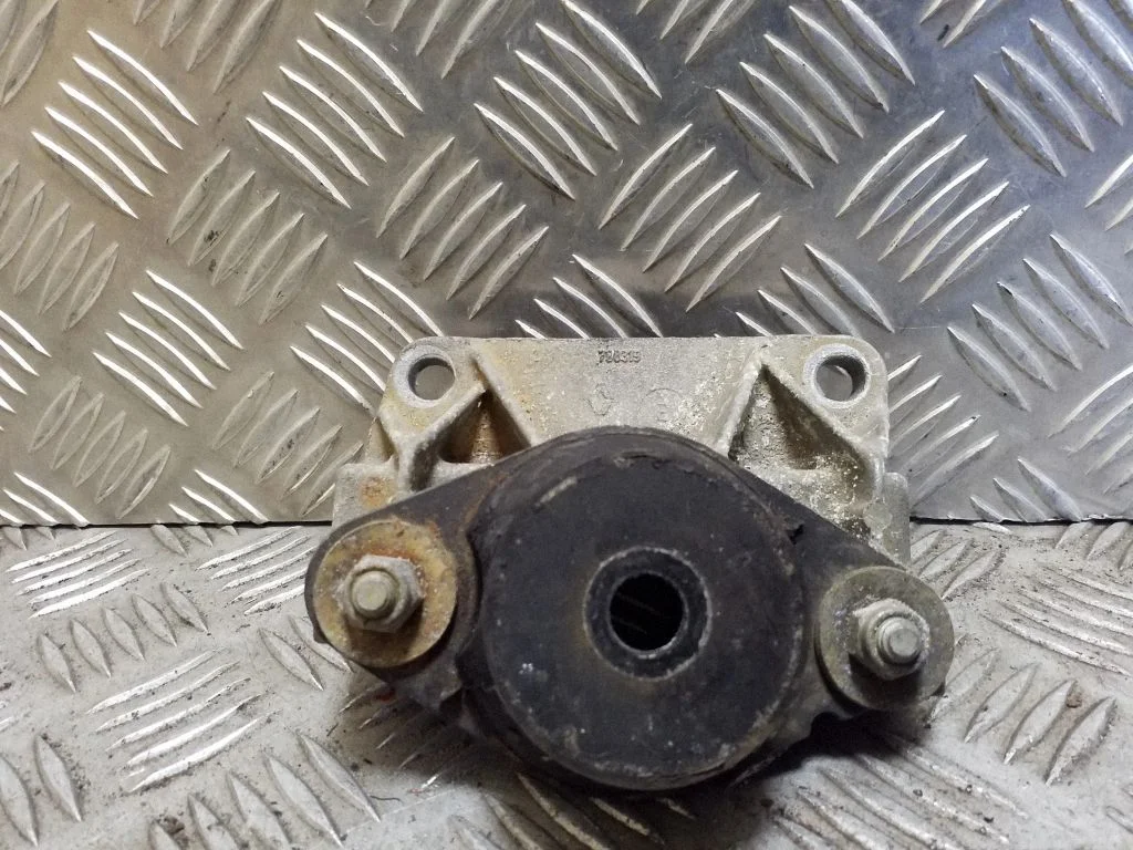Engine mount bracket 7700788318