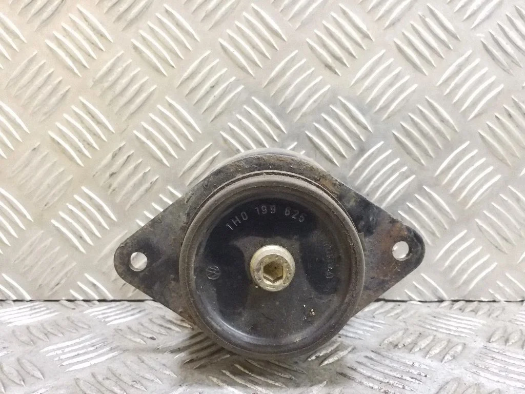 Engine mount bracket