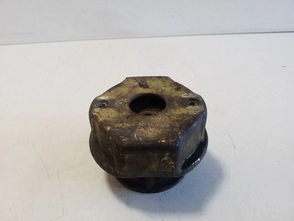 Engine mount bracket 701199201D