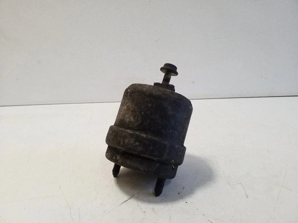 Engine mount bracket 7D0199132C