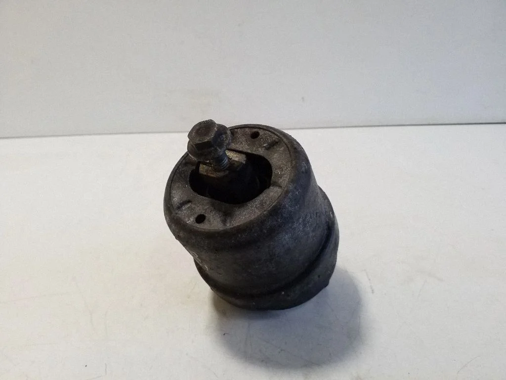 Engine mount bracket 7D0199132C