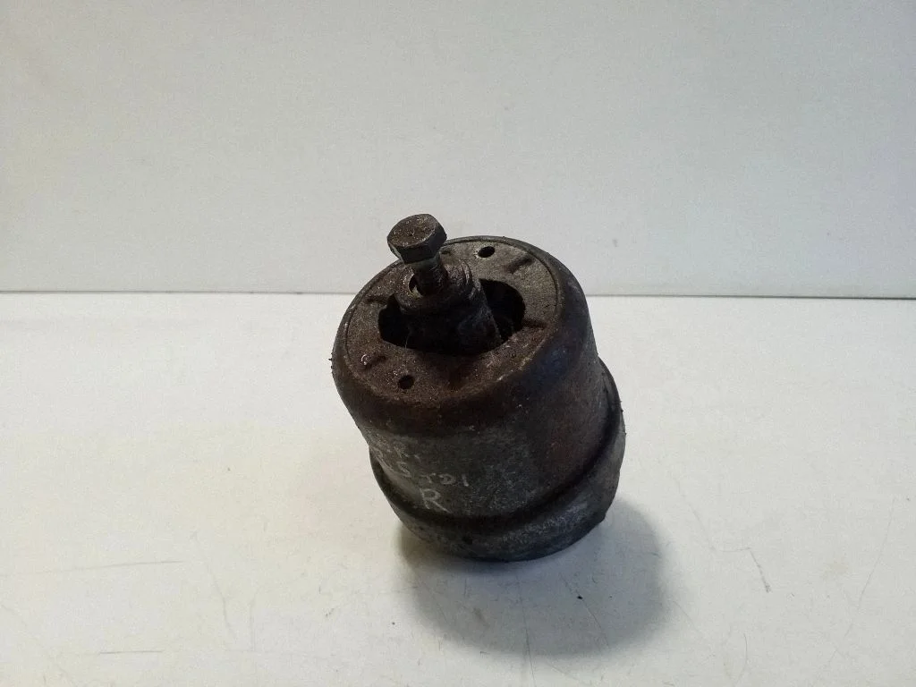 Engine mount bracket 701199132C