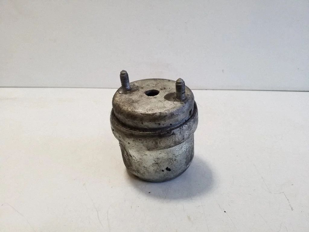 Engine mount bracket – right