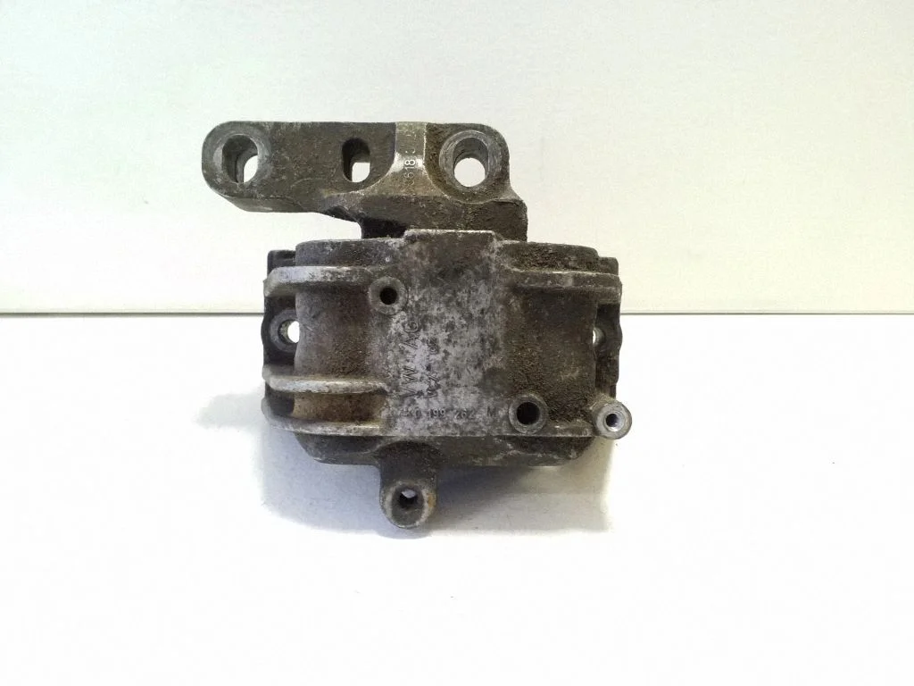 Engine mount bracket – Volkswagen Passat B6 (2005-2010)