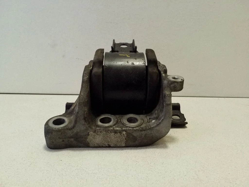 Engine mount bracket