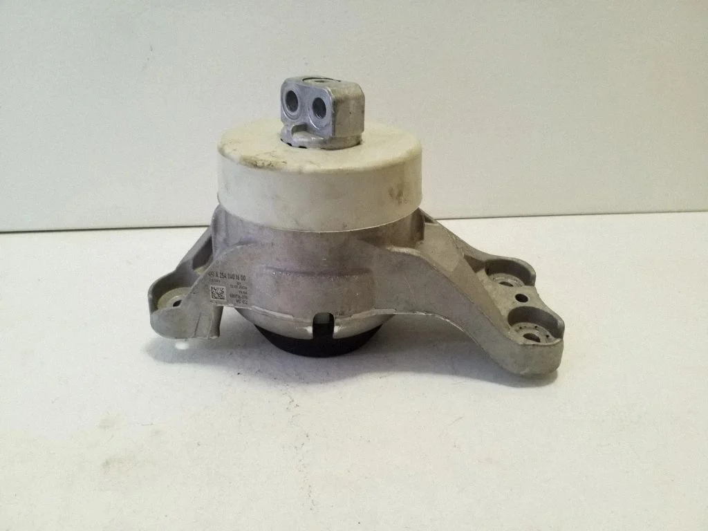 Engine mount bracket A2542401600