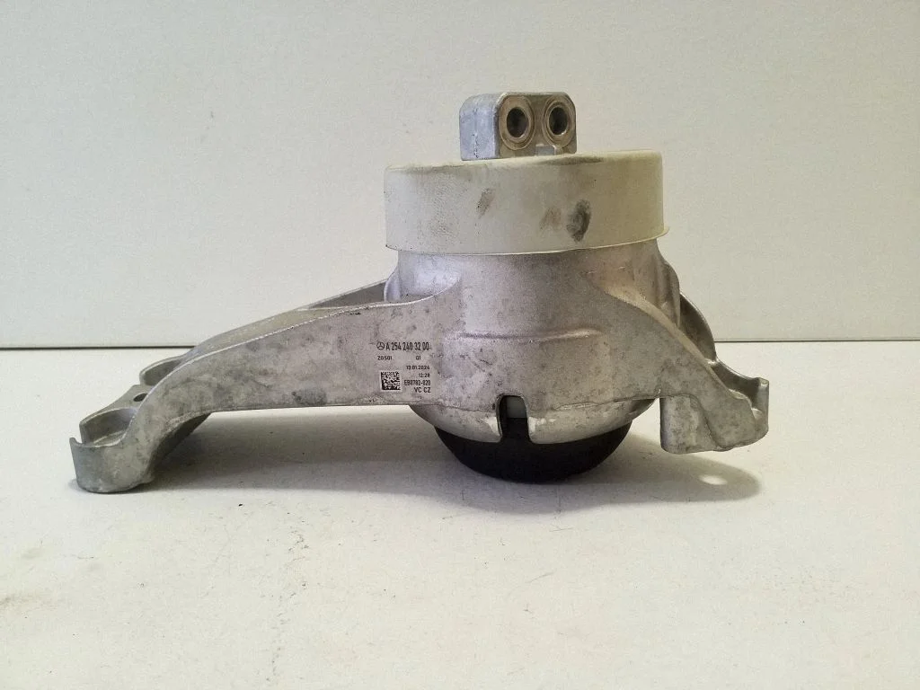 Engine mount bracket A2542403200