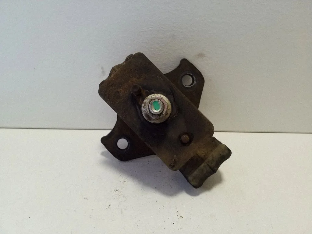 Engine mount bracket 123610L020