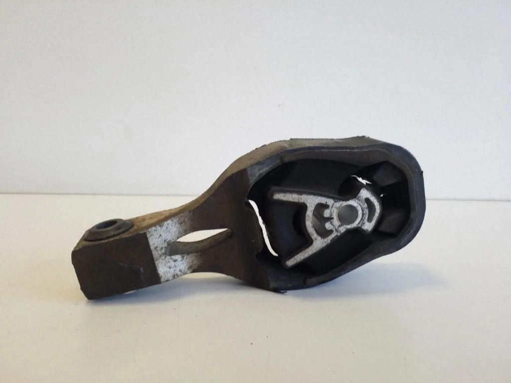 Engine mount bracket 9820511880
