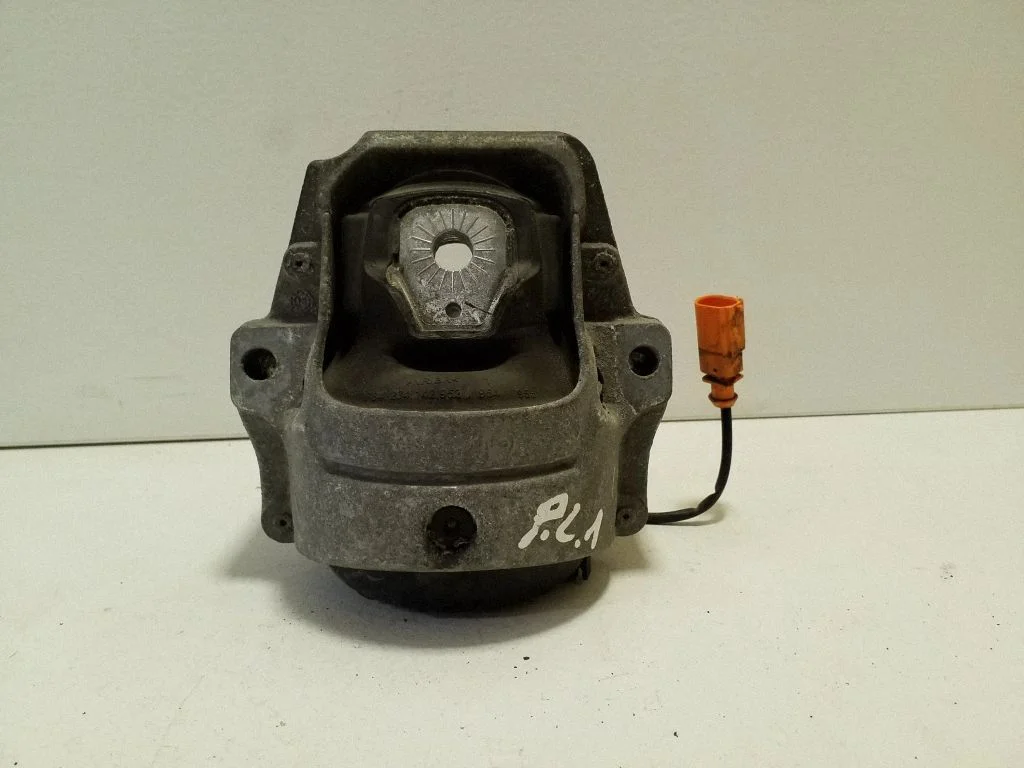 Engine mount bracket 8R0199381AD