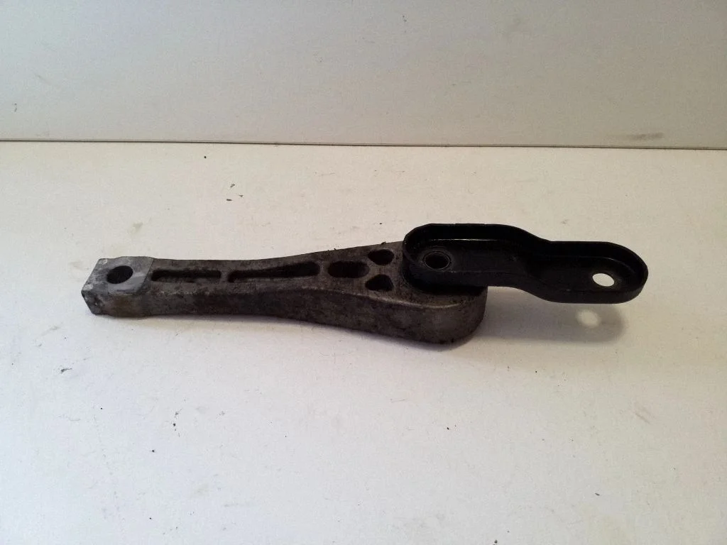 Engine mount bracket 1K0199855L