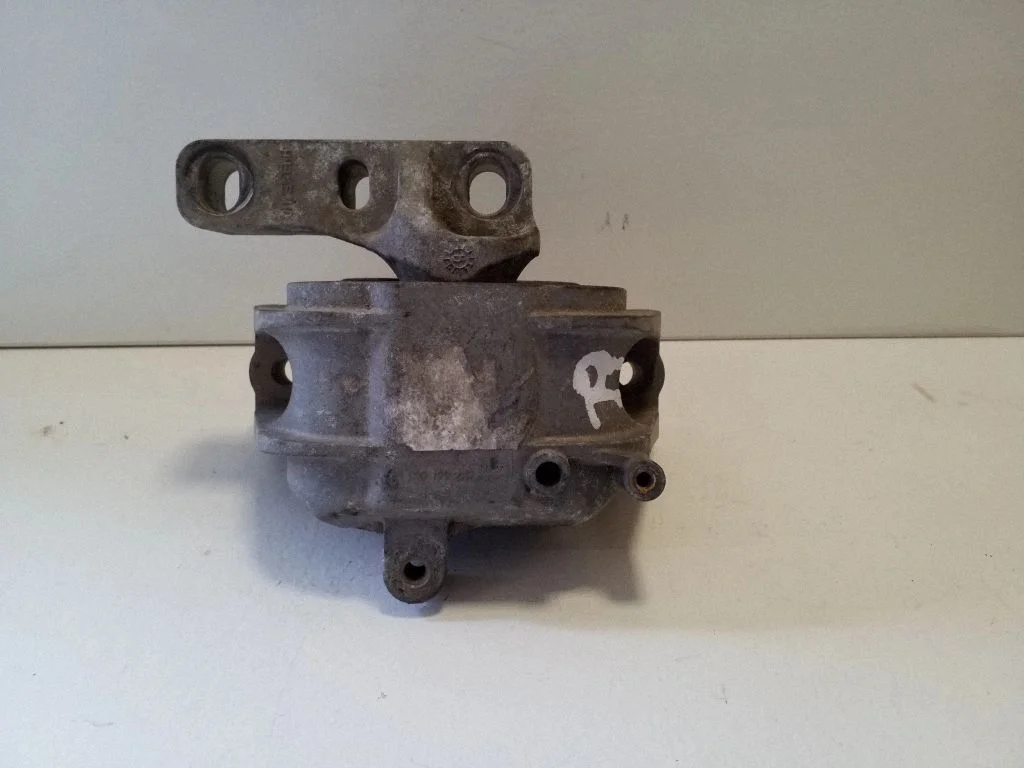 Engine mount bracket 1K0199262AM