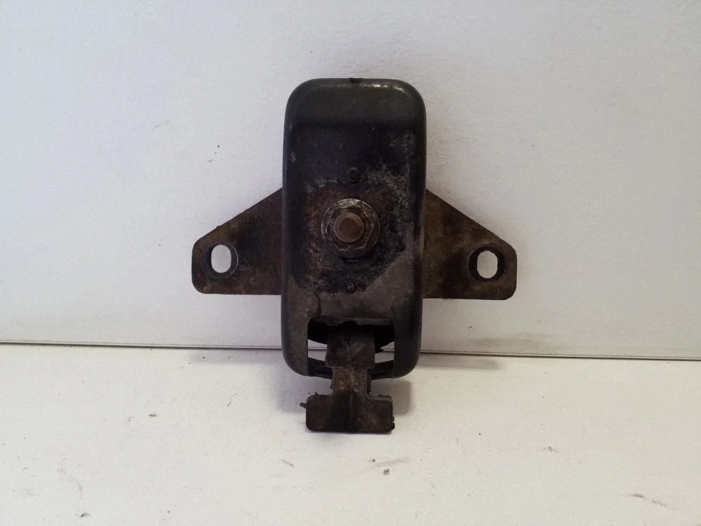 Engine mount bracket 2H0199256A