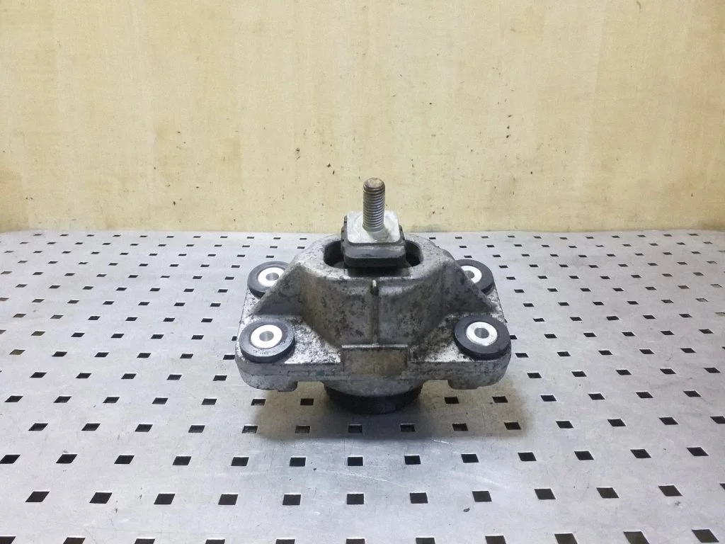 Engine mount bracket