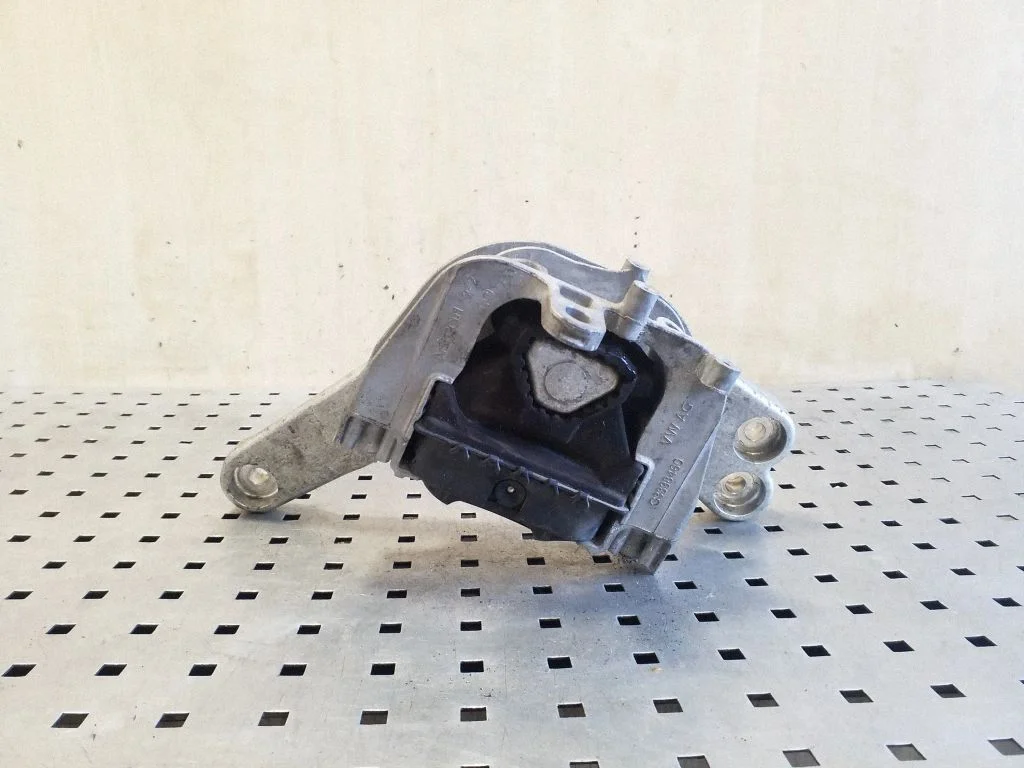 Engine mount bracket 5Q0199262S