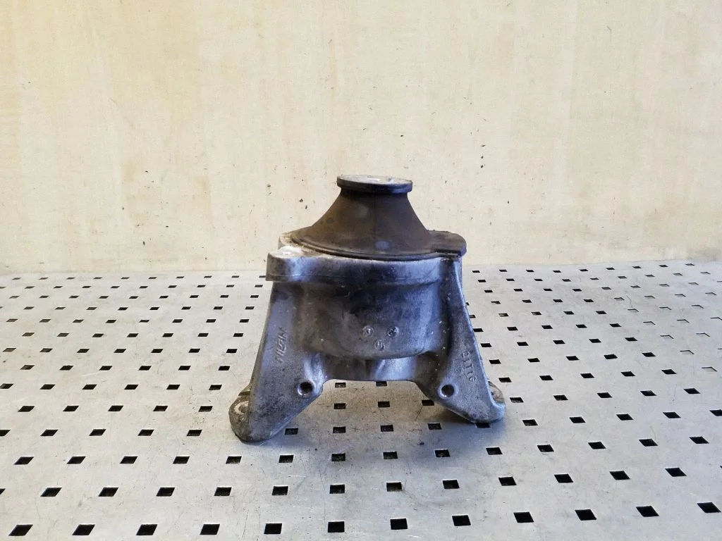 Engine mount bracket 21T1G