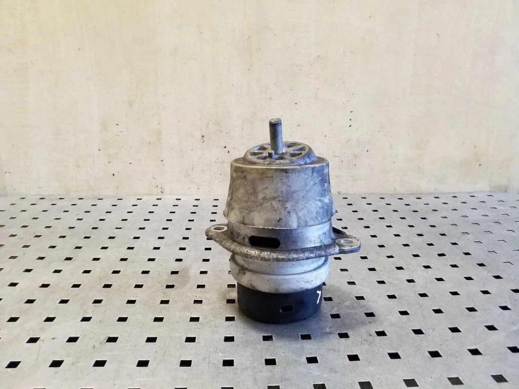 Engine mount bracket 7L8199131F