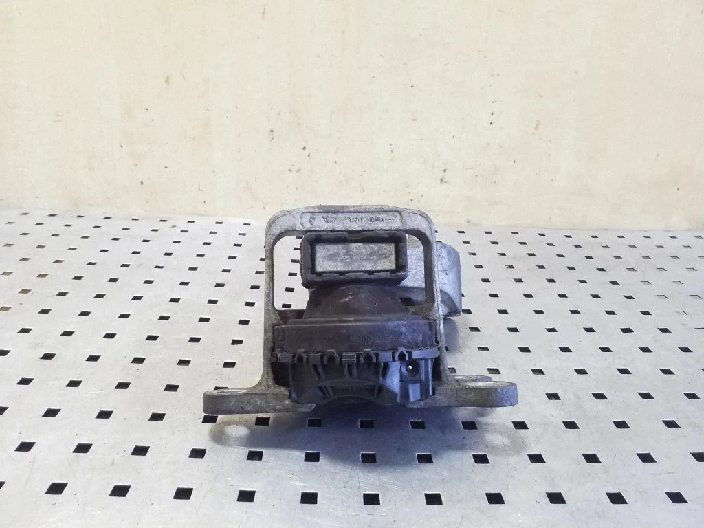 Engine mount bracket 112114BA0A