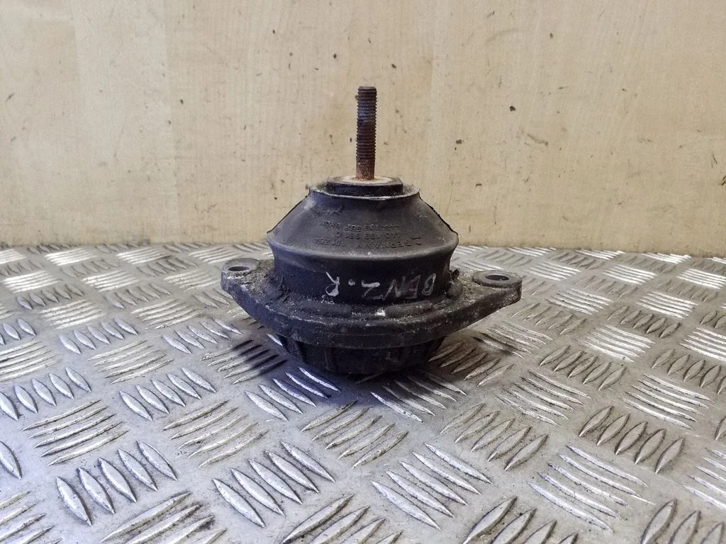 Engine mount bracket 8A0199382