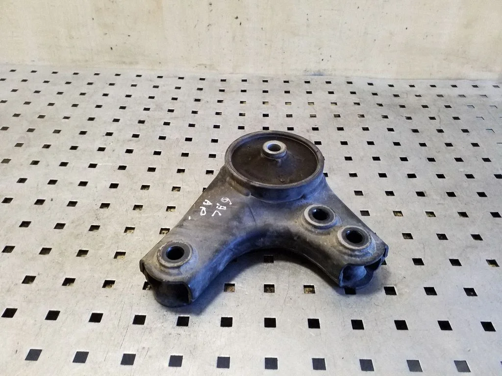 Engine mount bracket 21932K4000