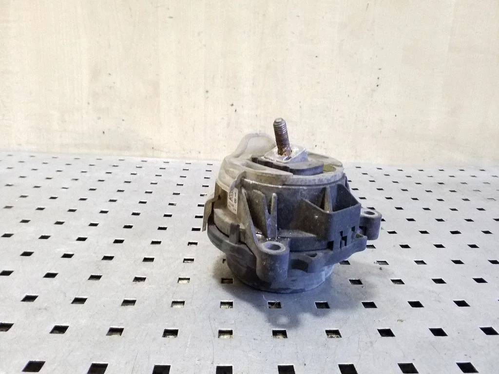 Engine mount bracket 4073500