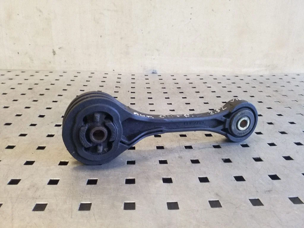 Engine mount bracket 1F514001