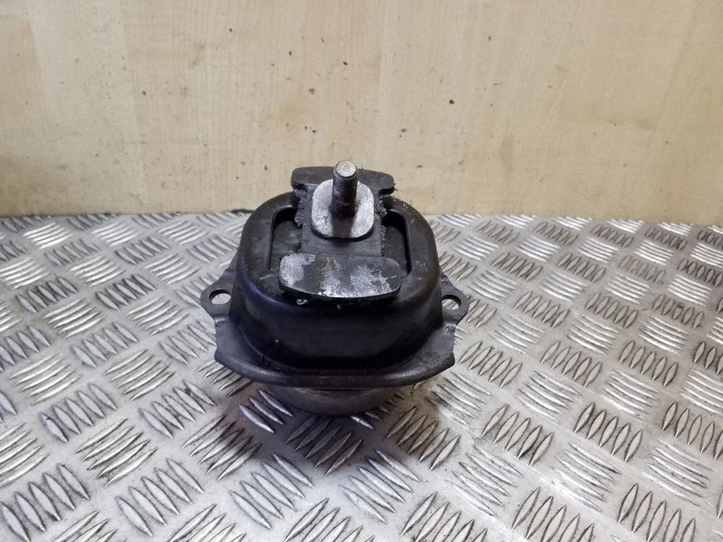 Engine mount bracket 677381701