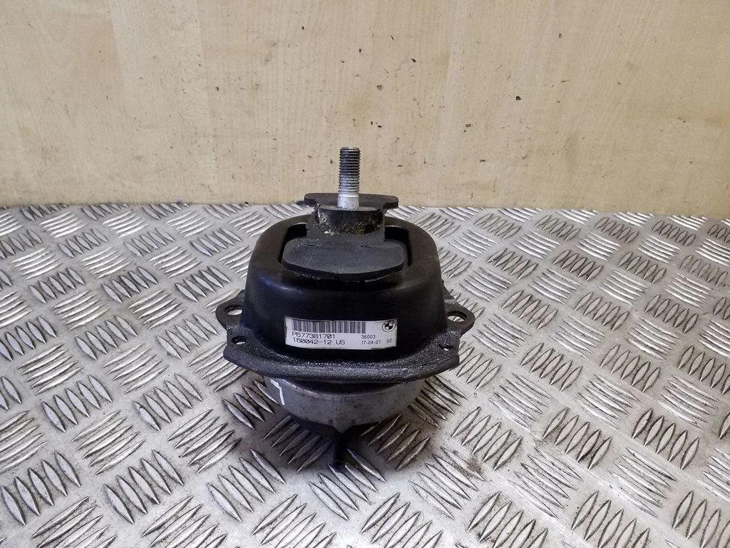 Engine mount bracket 677381701