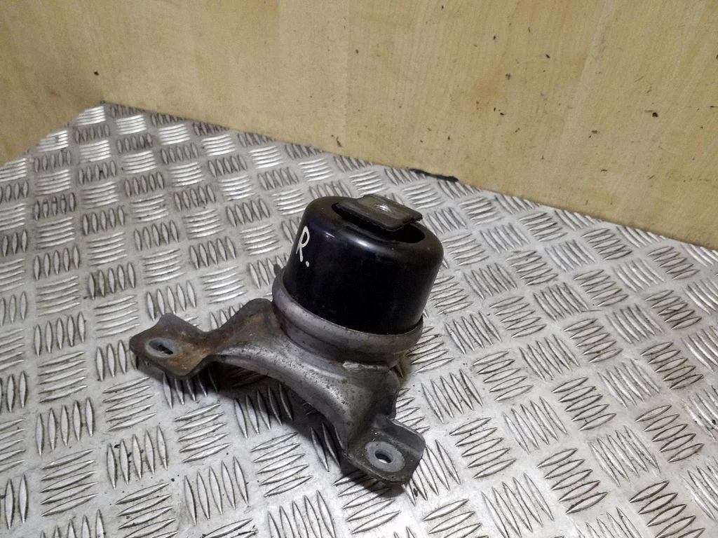 Engine mount bracket 6G926F012DD