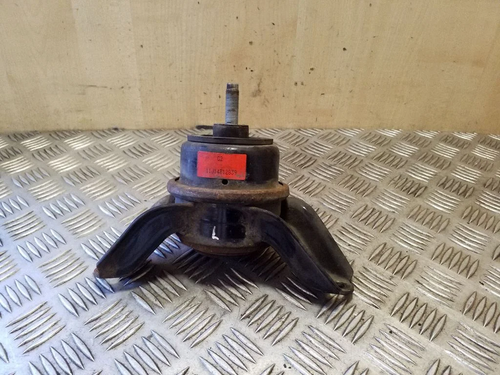 Engine mount bracket