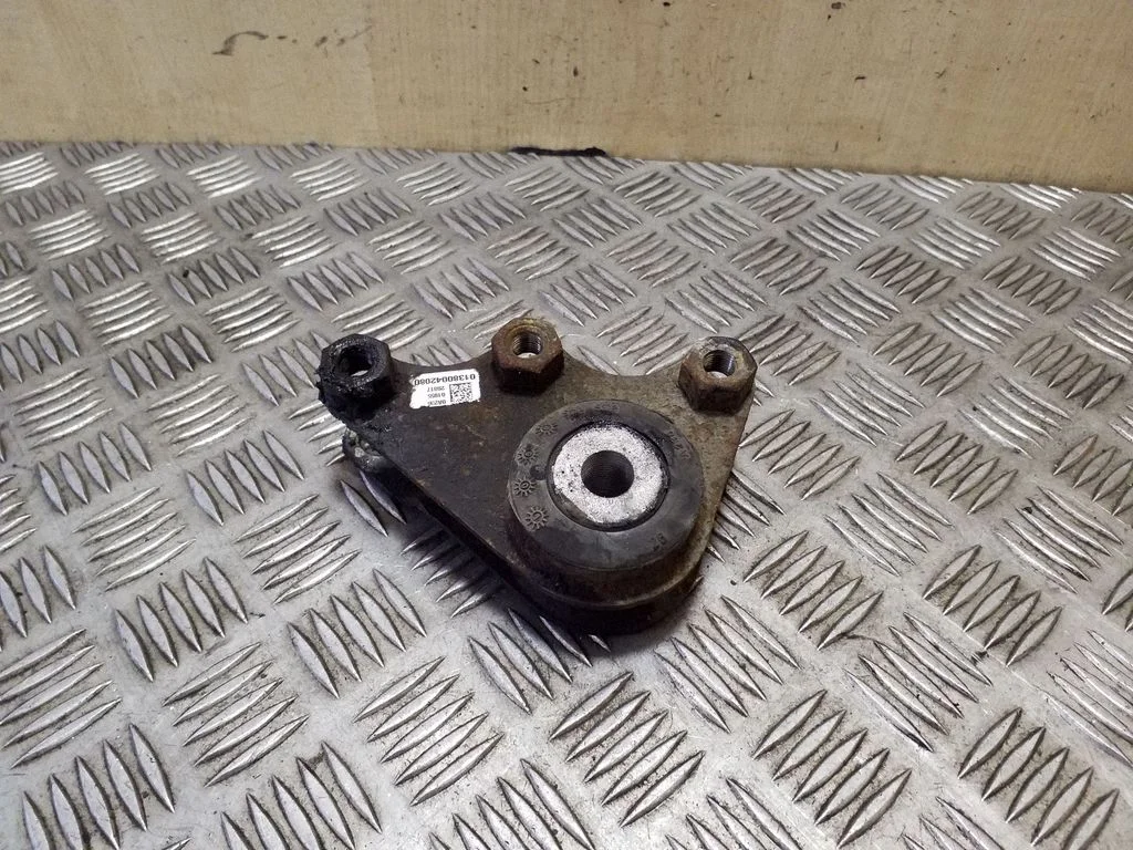 Engine mount bracket 01380042080