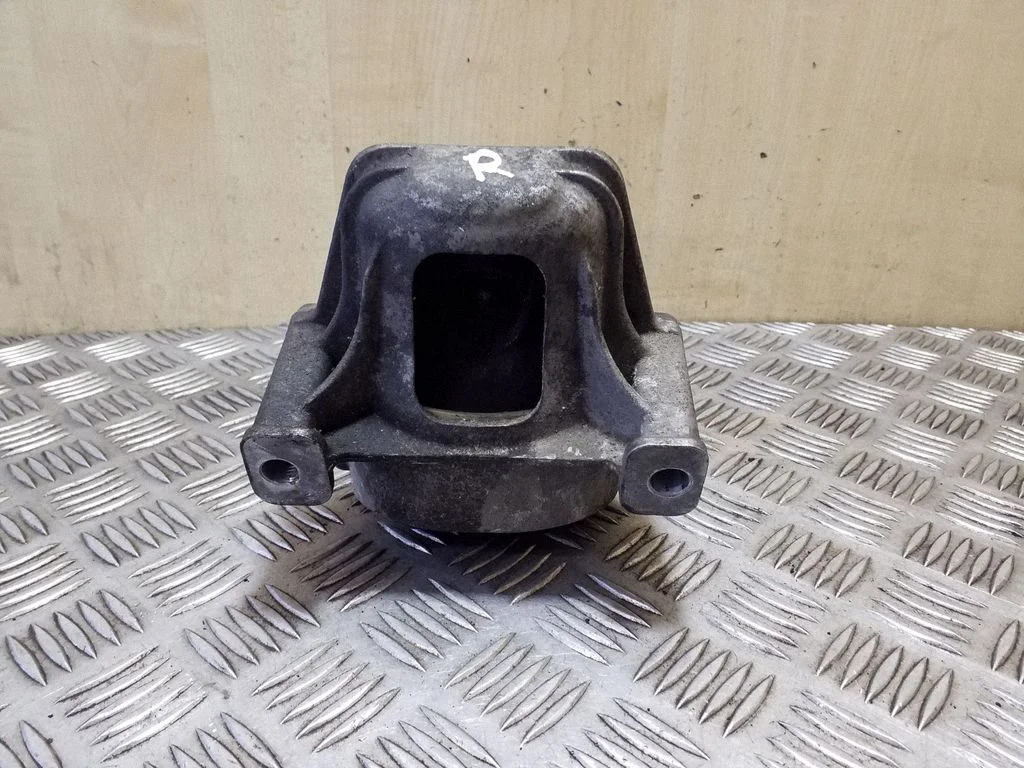 Mootoripadi 8K0199381LD