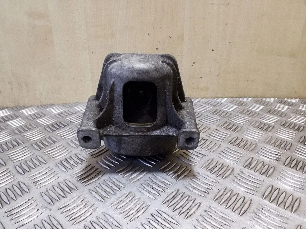 Mootoripadi 8K0199381LC