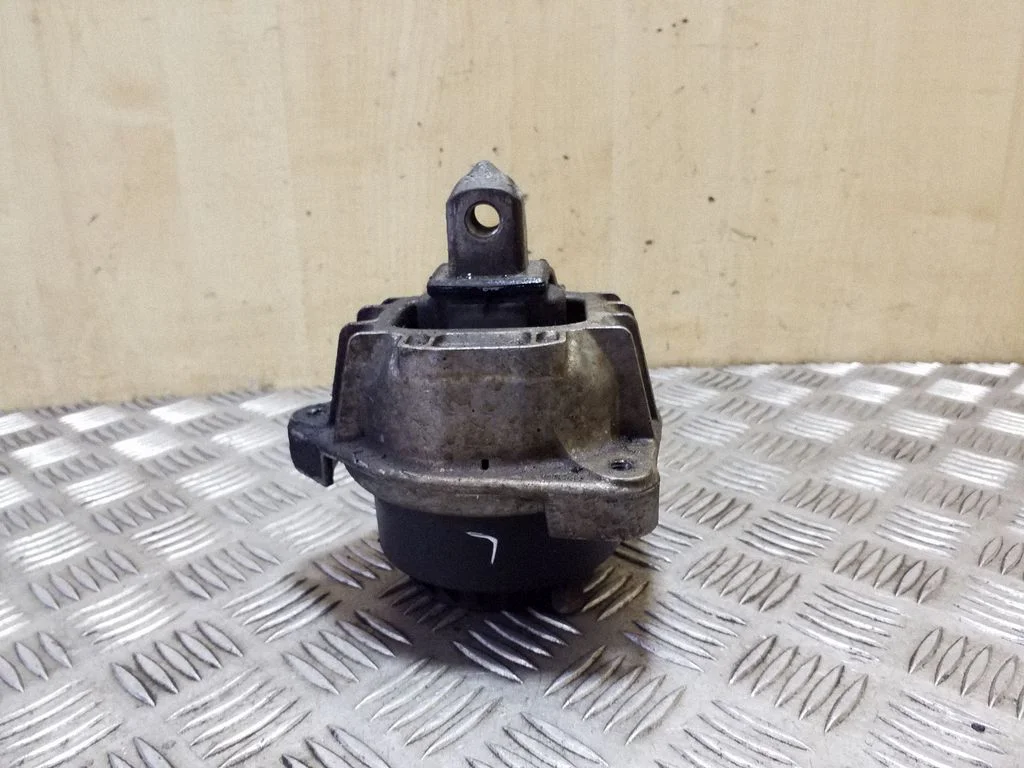 Engine mount bracket 686235