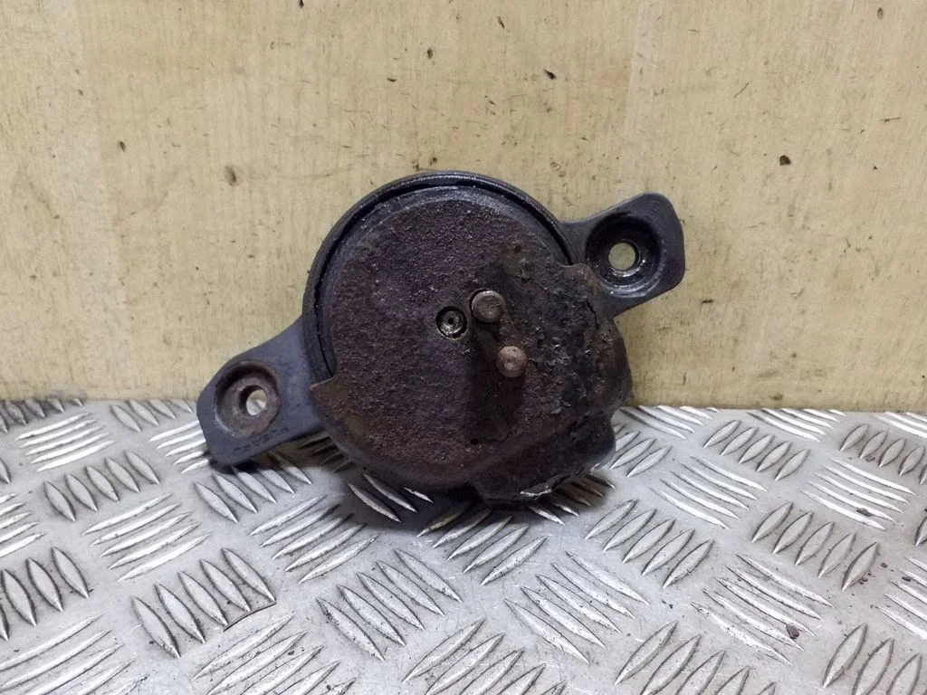 Engine mount bracket – right