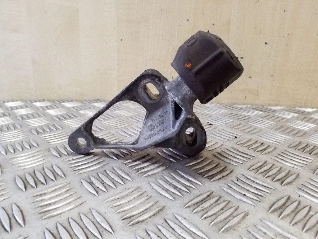 Engine mount bracket 8K0199343C